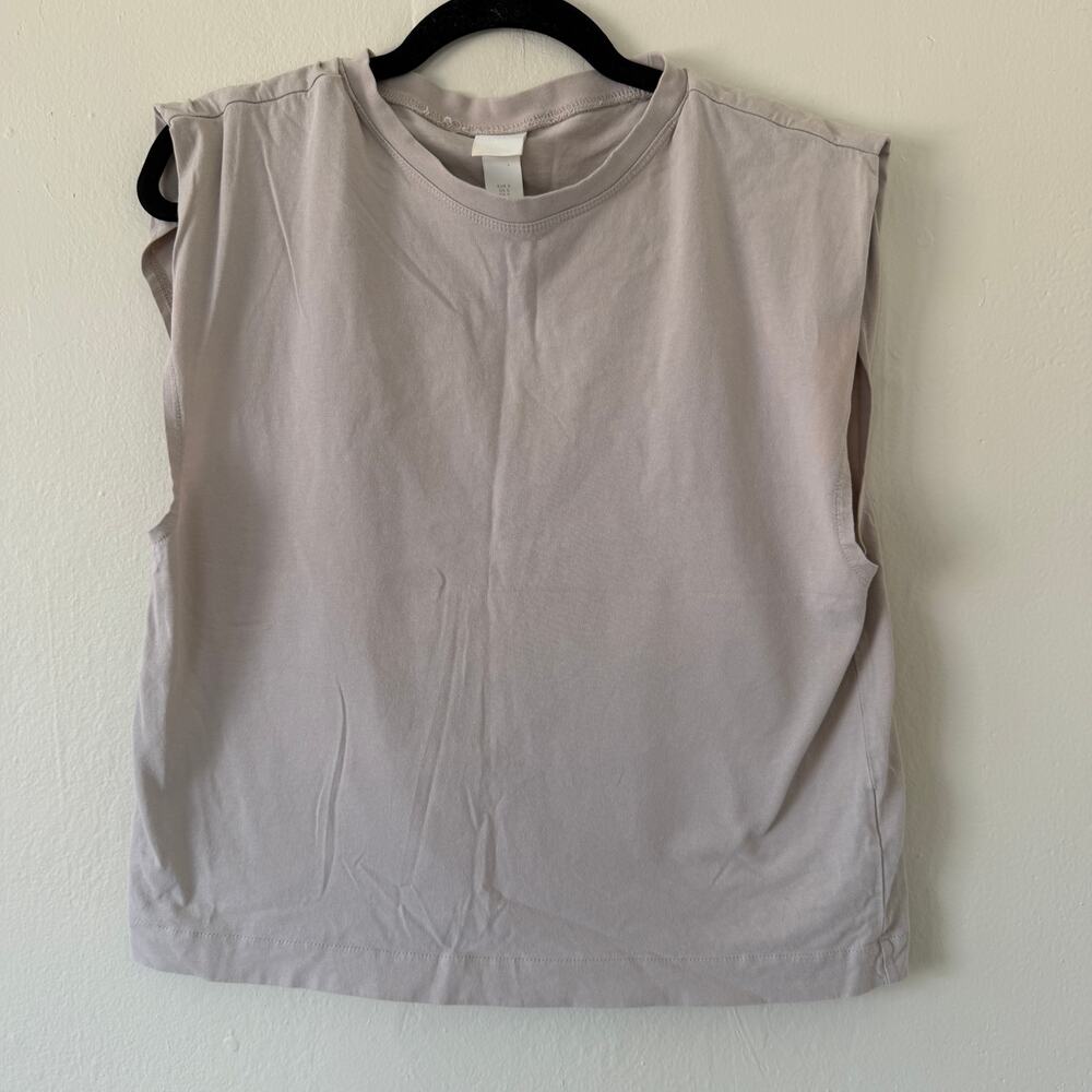 H&M Sleeveless wide shoulder tank top